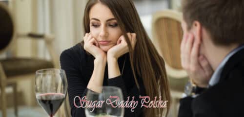 Kobieta nudzi się na randce